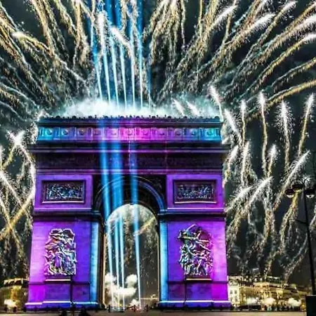 Magnifique Champs-elysees / Arc De Triomphe Apartment *